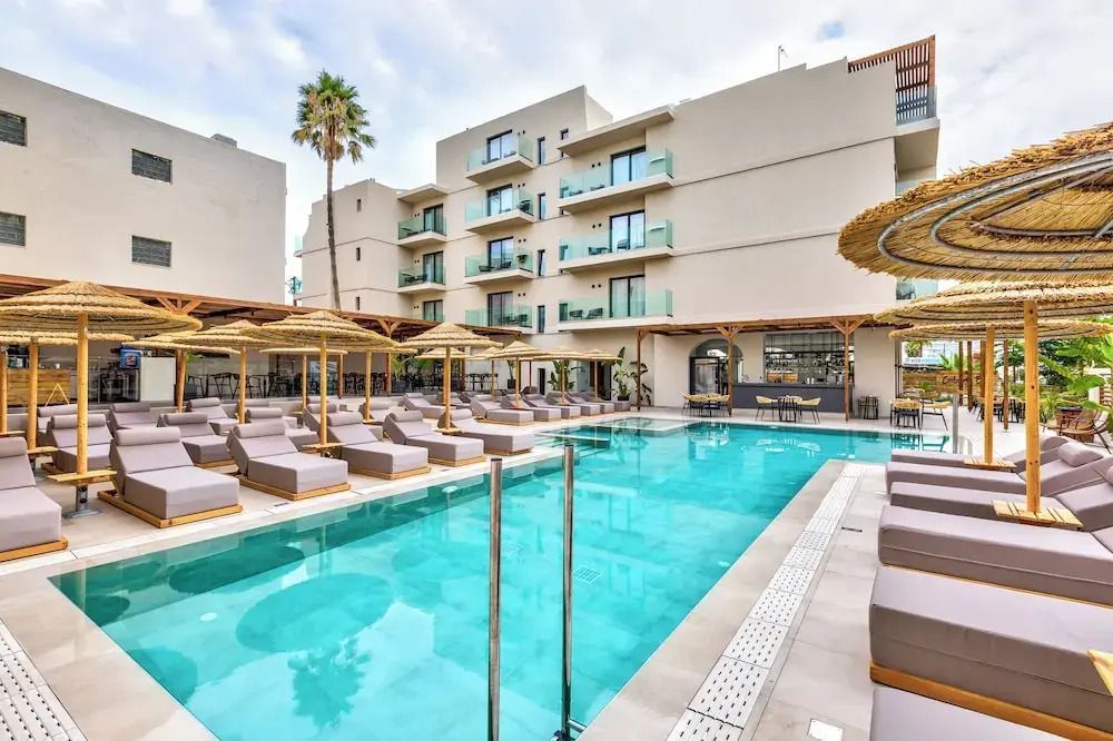 Pool vom Cabana Blu Hotel & Suites