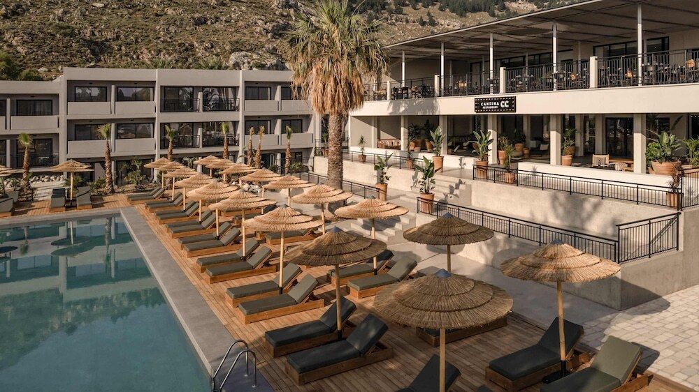 Liegen und Pool vom Cook's Club Kolymbia