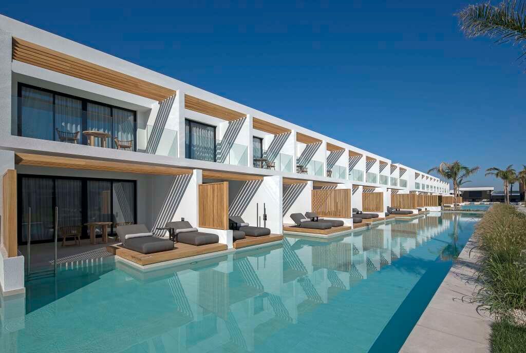 Swim Up Pool D Andrea Lagoon All Suites