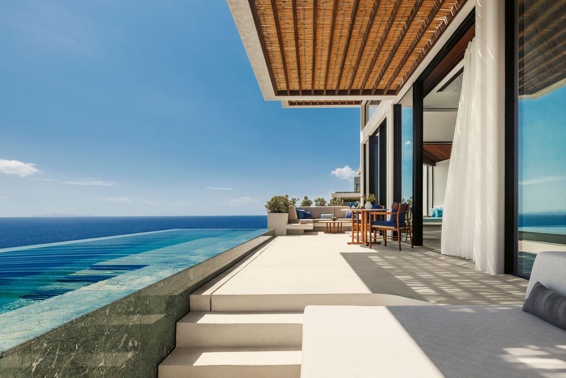 Luxusvilla mit Pool und Meerblick in Kea Island