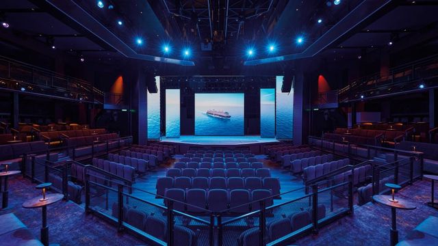 Theater mit Bühne an Bord der Mein Schiff Relax