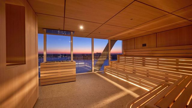 Panoramasauna mit Meerblick auf der Mein Schiff Relax