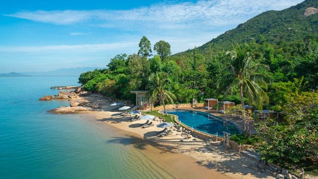 Pool und Strand vom An Lam Retreats Ninh Van Bay