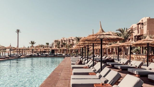 Liegen und Pool vom Cook's Club El Gouna