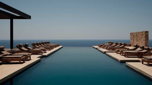Infinity Pool mit Meerblick Gundari